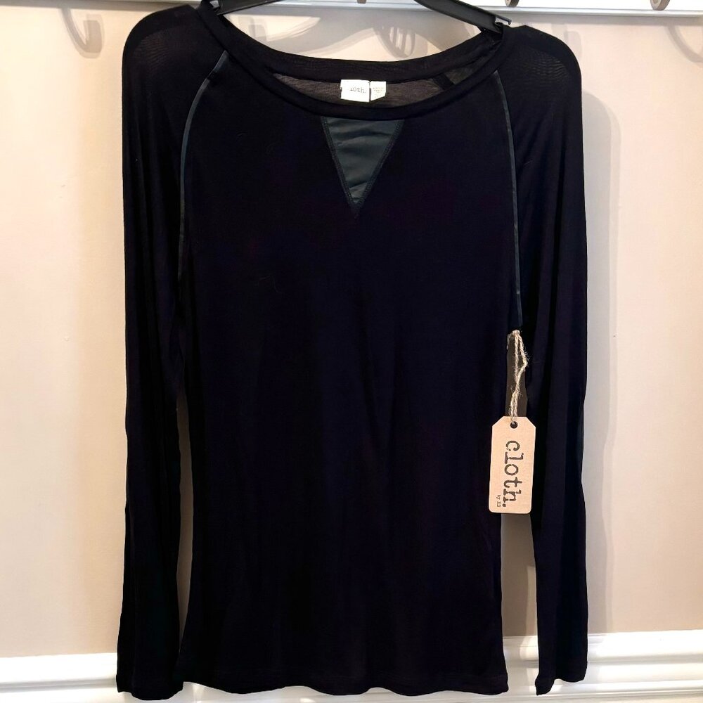 CLOTH by RD Woman's Long-line Top Size S in color Black
